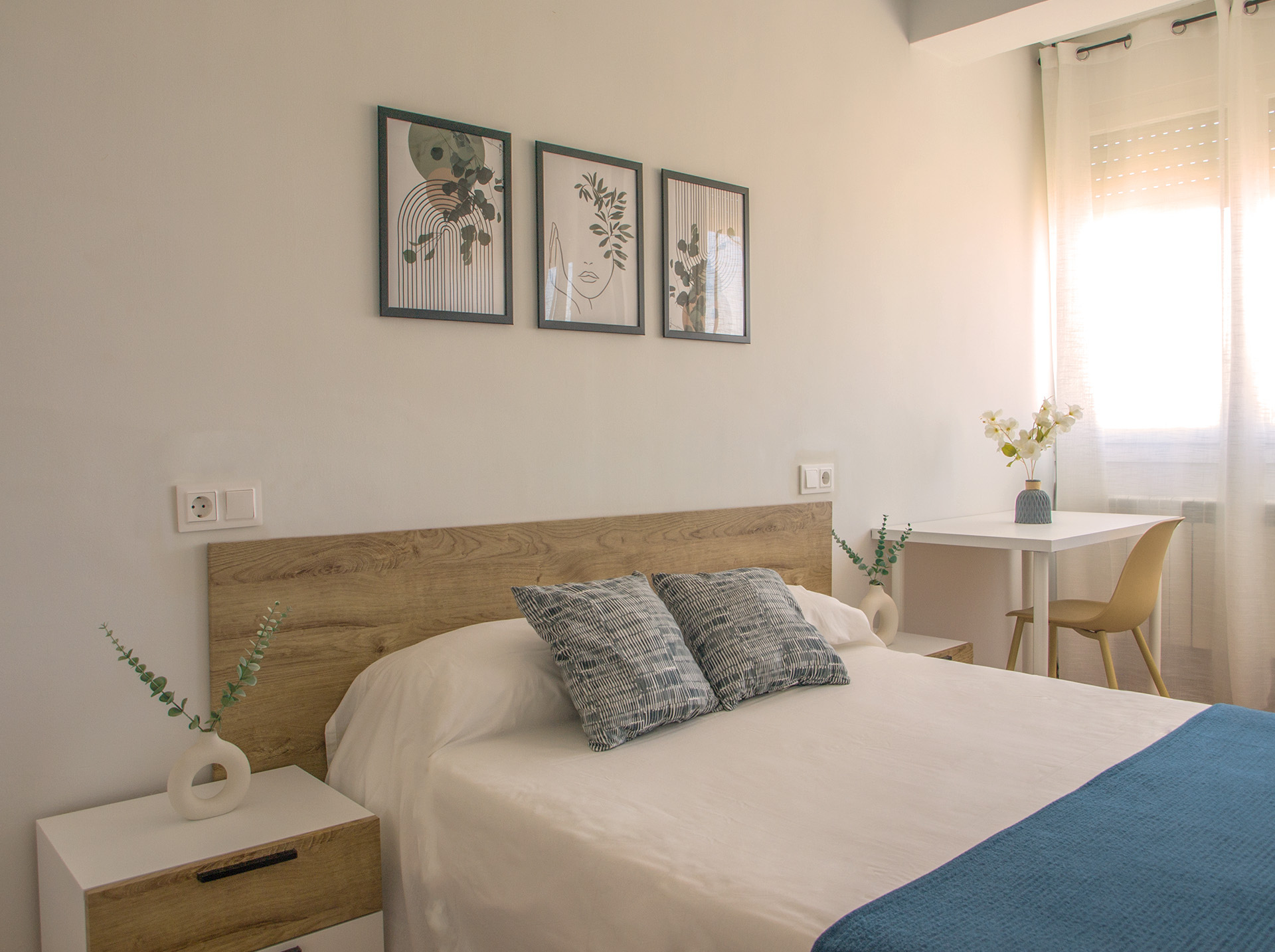 Habitación doble con escritorio