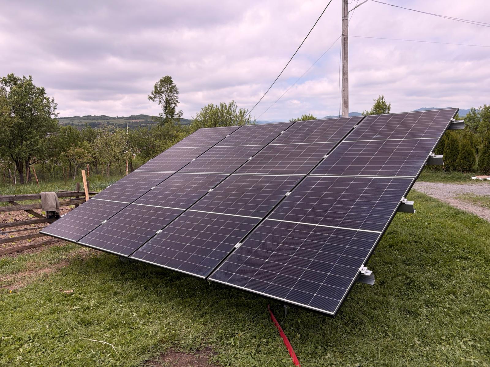 Sistem fotovoltaic rezidential complet Livoltek 5kW panouri la sol - Suciu de Jos Maramures