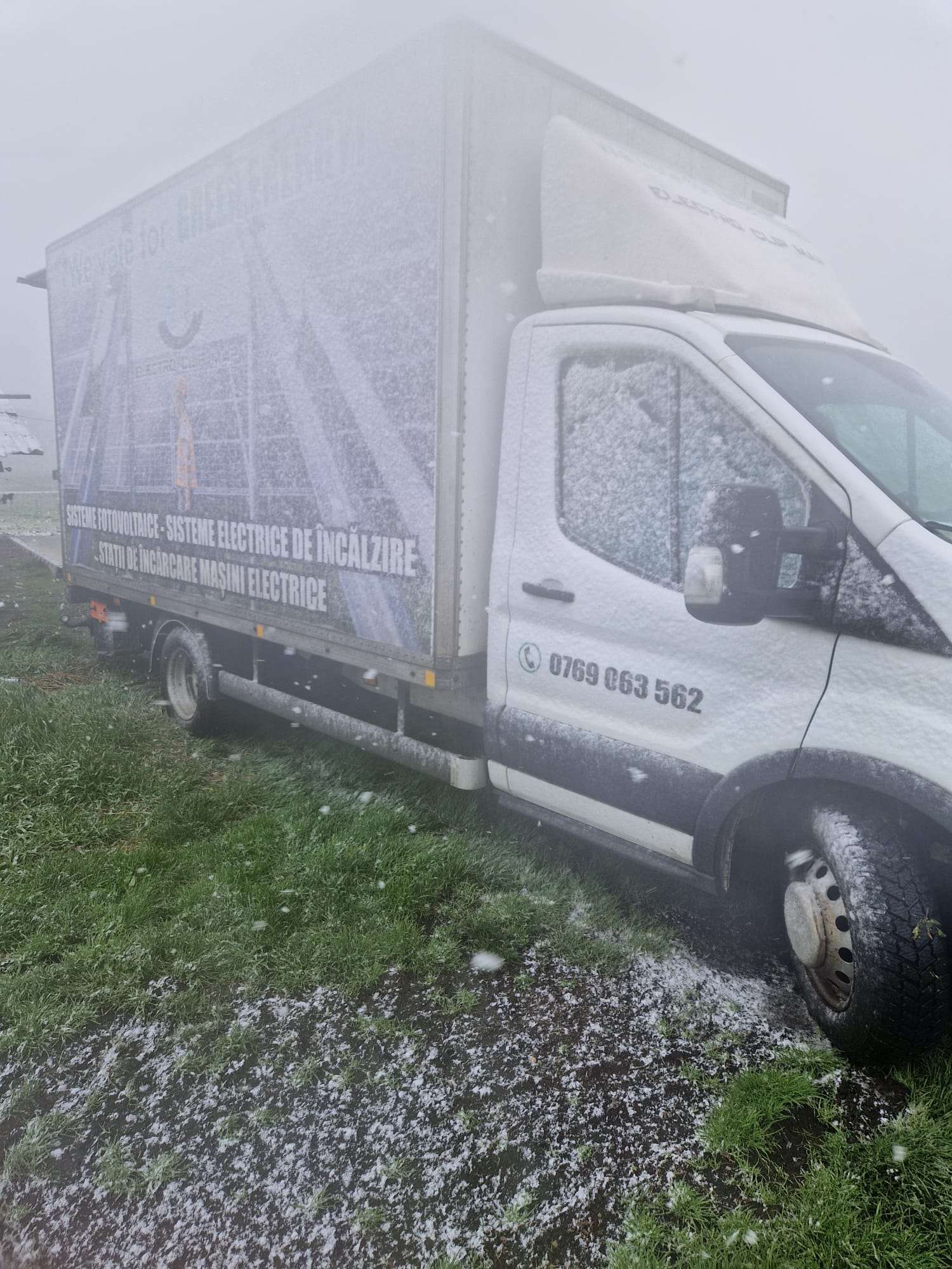 Ford Transit colantat Electro Clip Map in conditii meteo dificile - grindina zapada