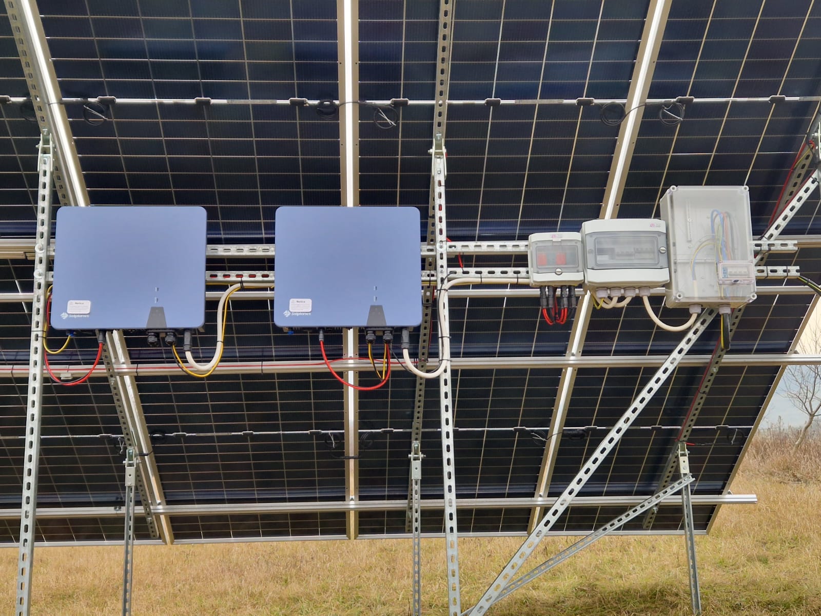 Invertoare Solplanet si tablouri electrice montate pe structura la sol - Aghires Cluj
