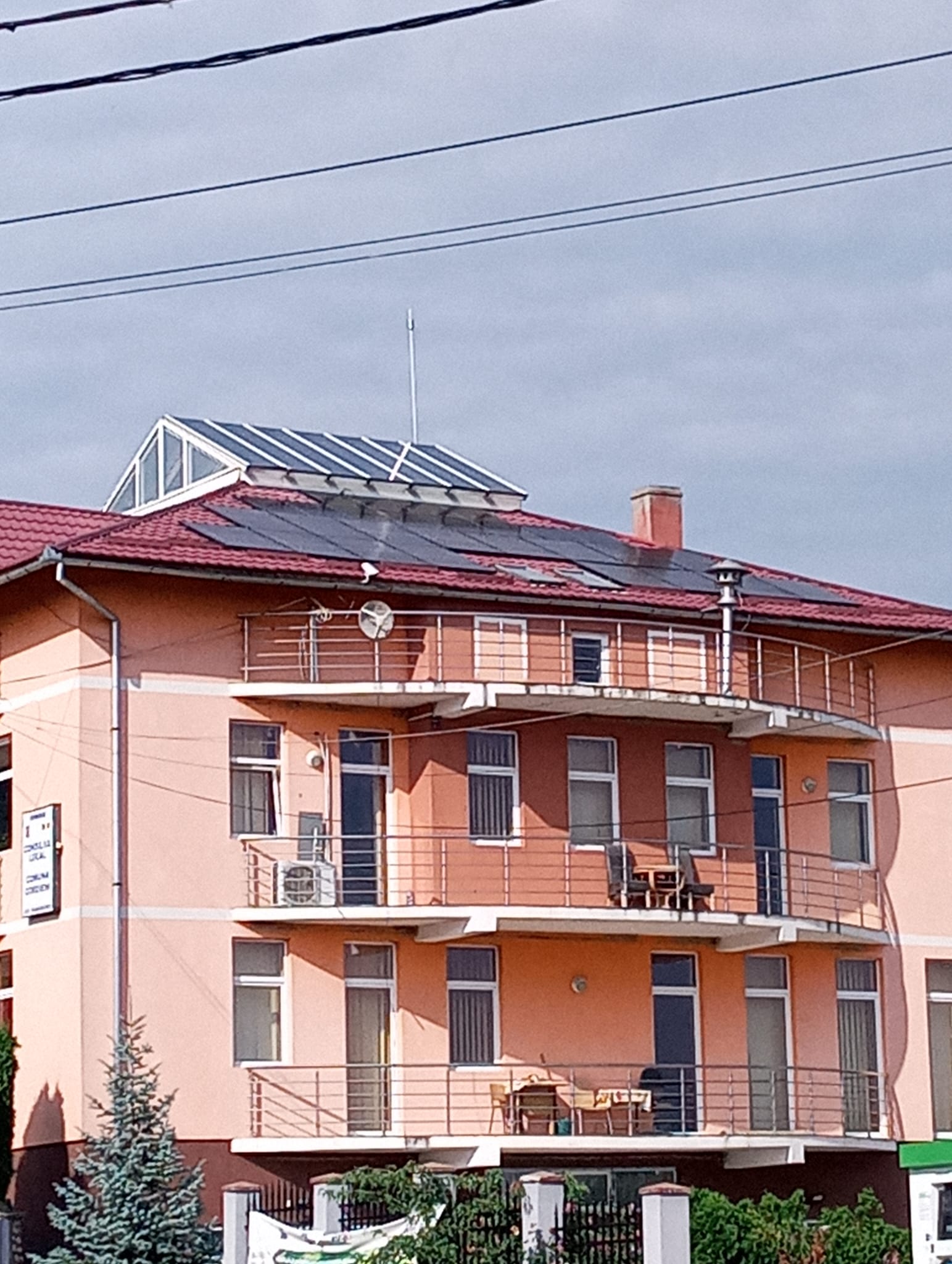 Primaria Coroieni Maramures cu panouri fotovoltaice pe acoperis - Fondul de Modernizare 50kW