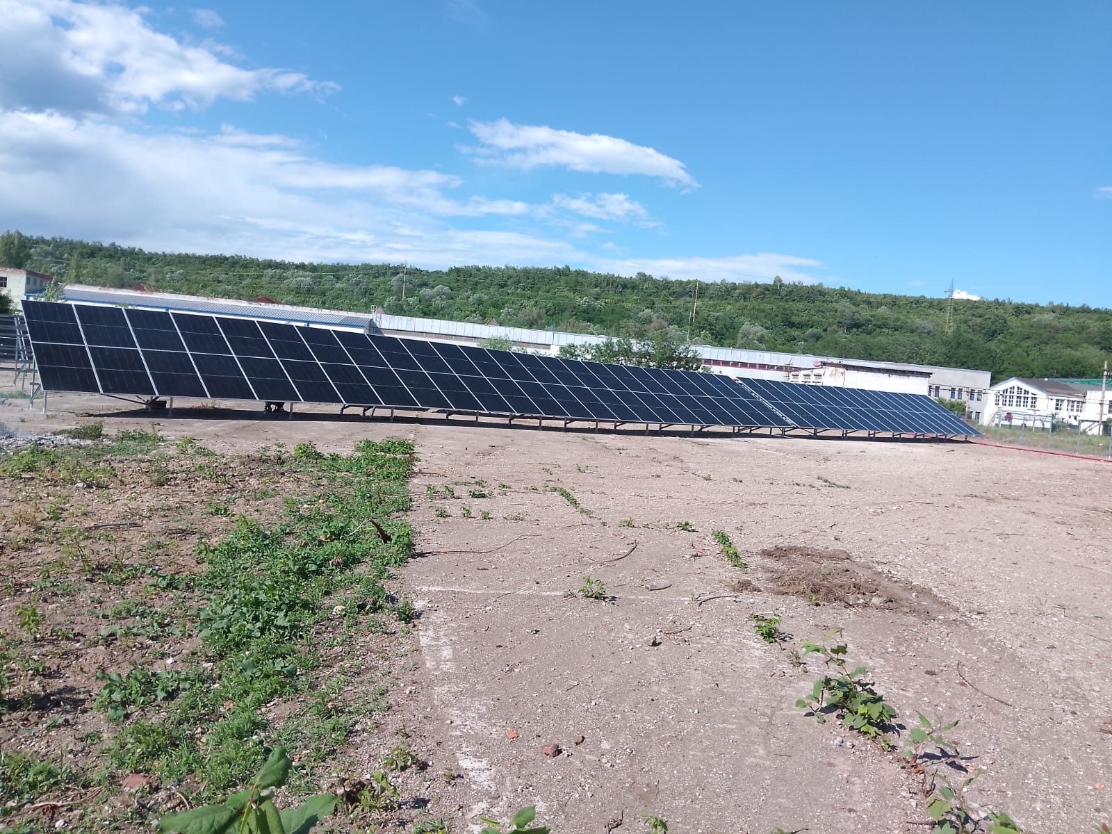 Parc fotovoltaic 400kW la sol - Marsa judetul Sibiu - sir lung de panouri