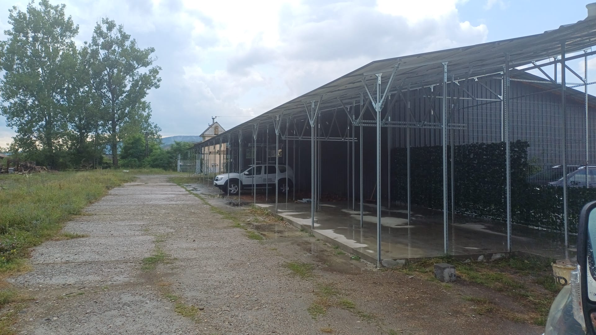 Structura metalica cu panouri fotovoltaice la sol - sediu Electro Clip Map Targu Lapus