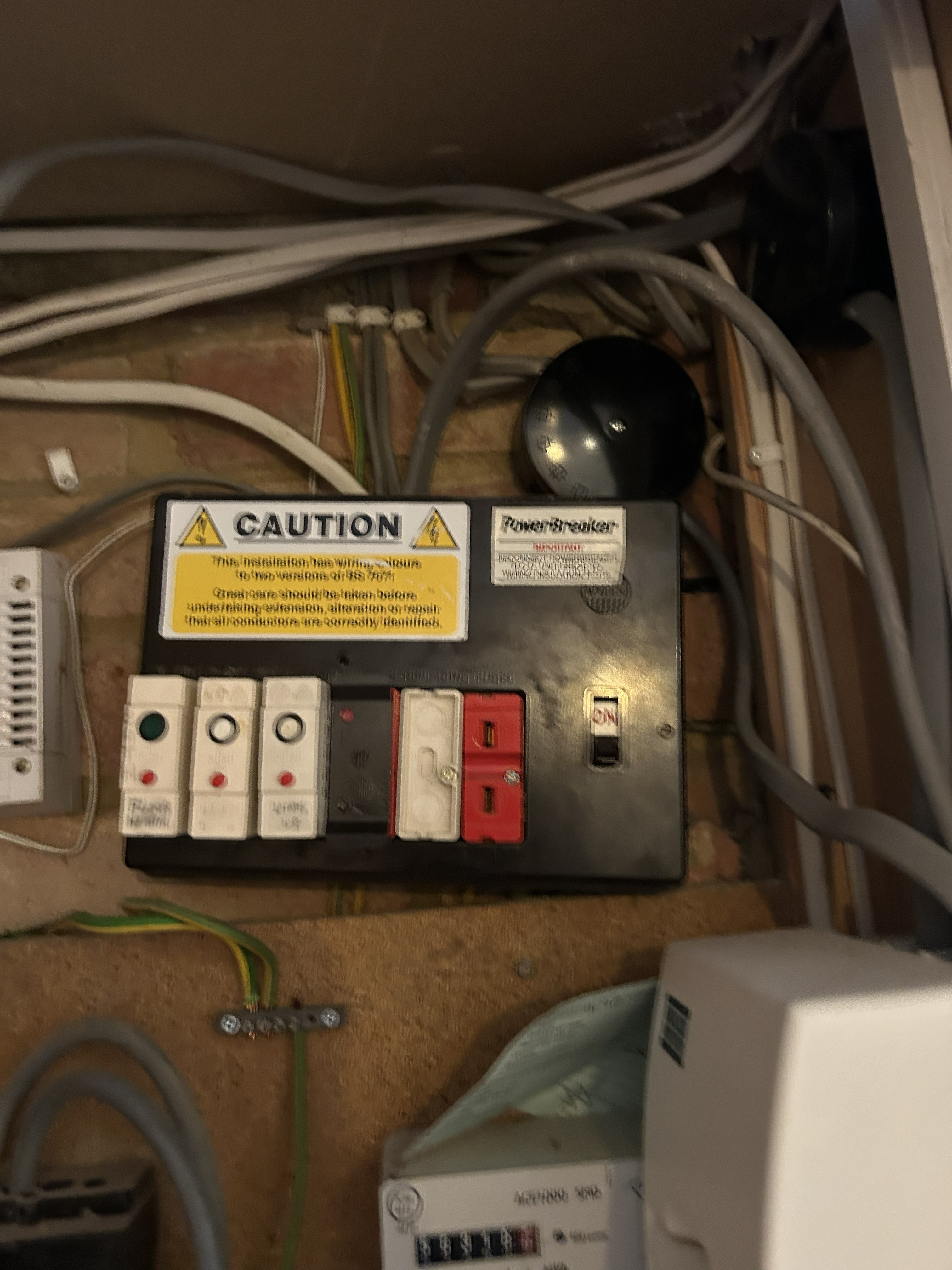BS 3036 rewireable fuse board with Bakelite casing and no RCD protection, dangerous old fuse box requiring urgent upgrade
