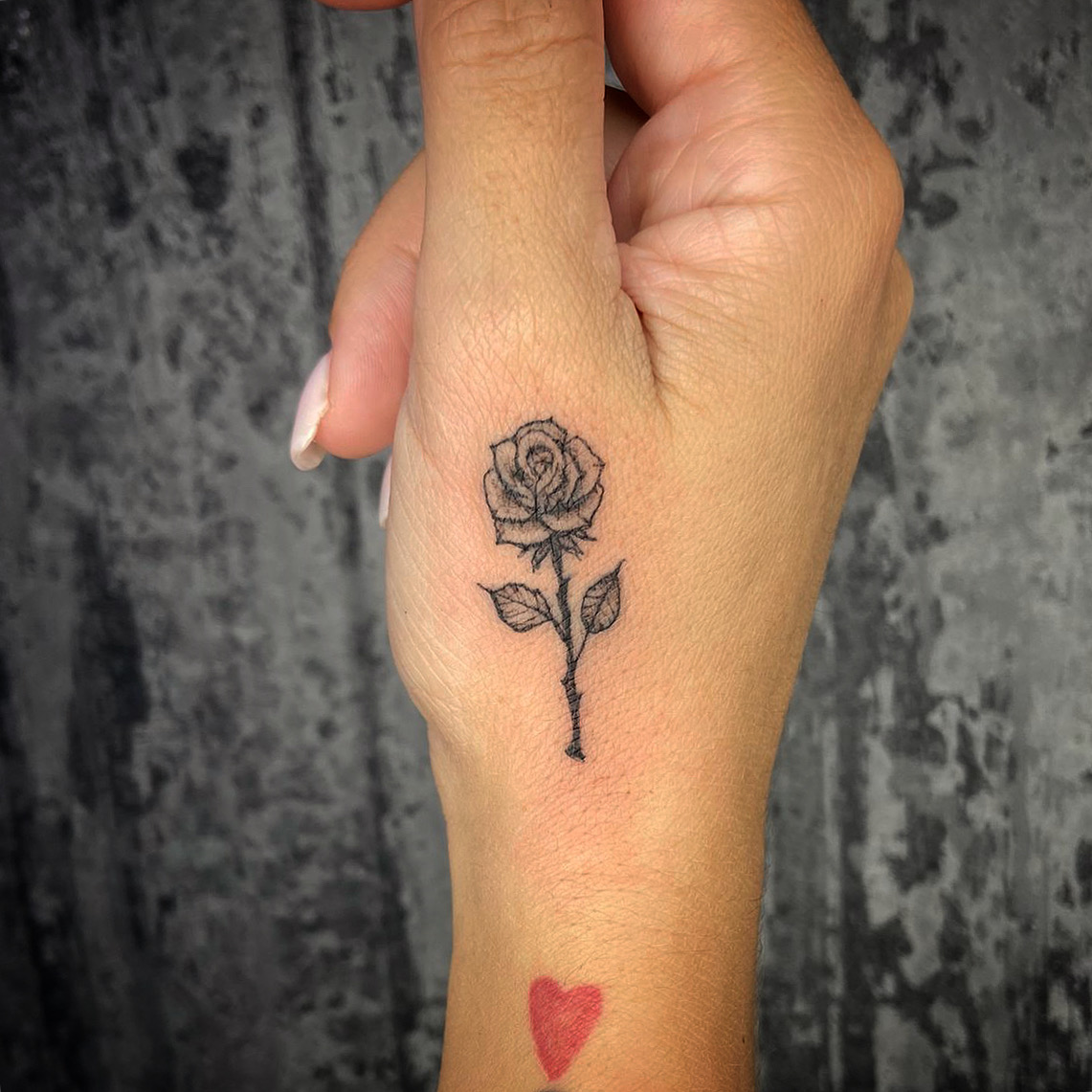 Tatuaje pequeño de rosa